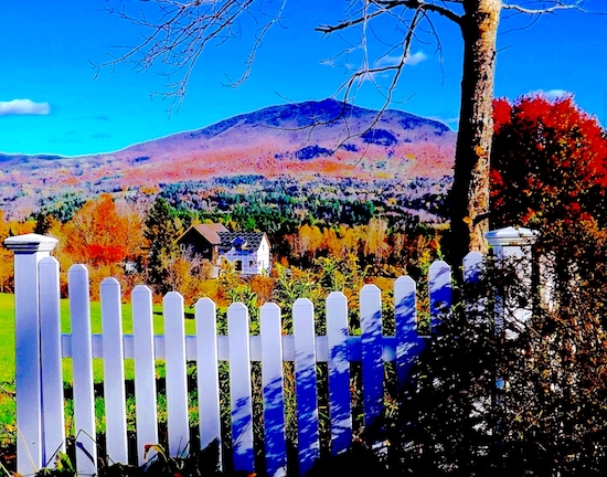 DOUGS-PICTURES VT-WHITE-FENCE-HOUSE-BURKE-MTN-2013 PICTURE BY DOUGLAS K. POOR dd-TV.com